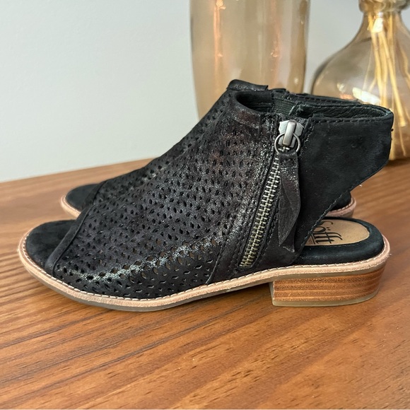 Sofft Natesa Black Shimmer Leather Sandals - Picture 3 of 11